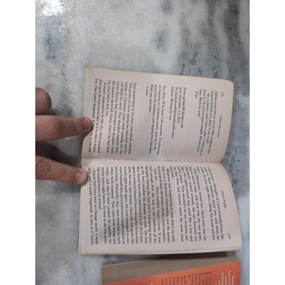 Debbie Macomber Paperback Novel Bundle: Starry Night & Starting Now - Picture 6 of 9